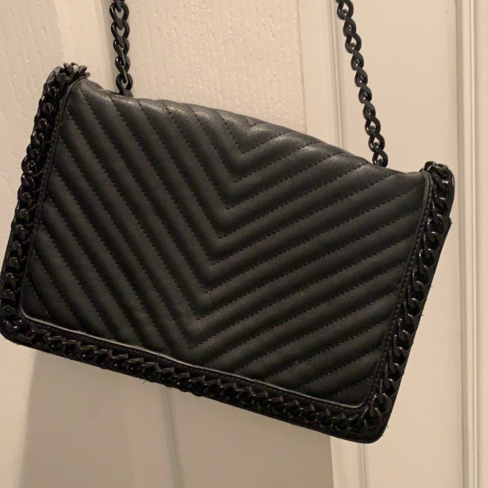 Black chain one-strap shoulder bag